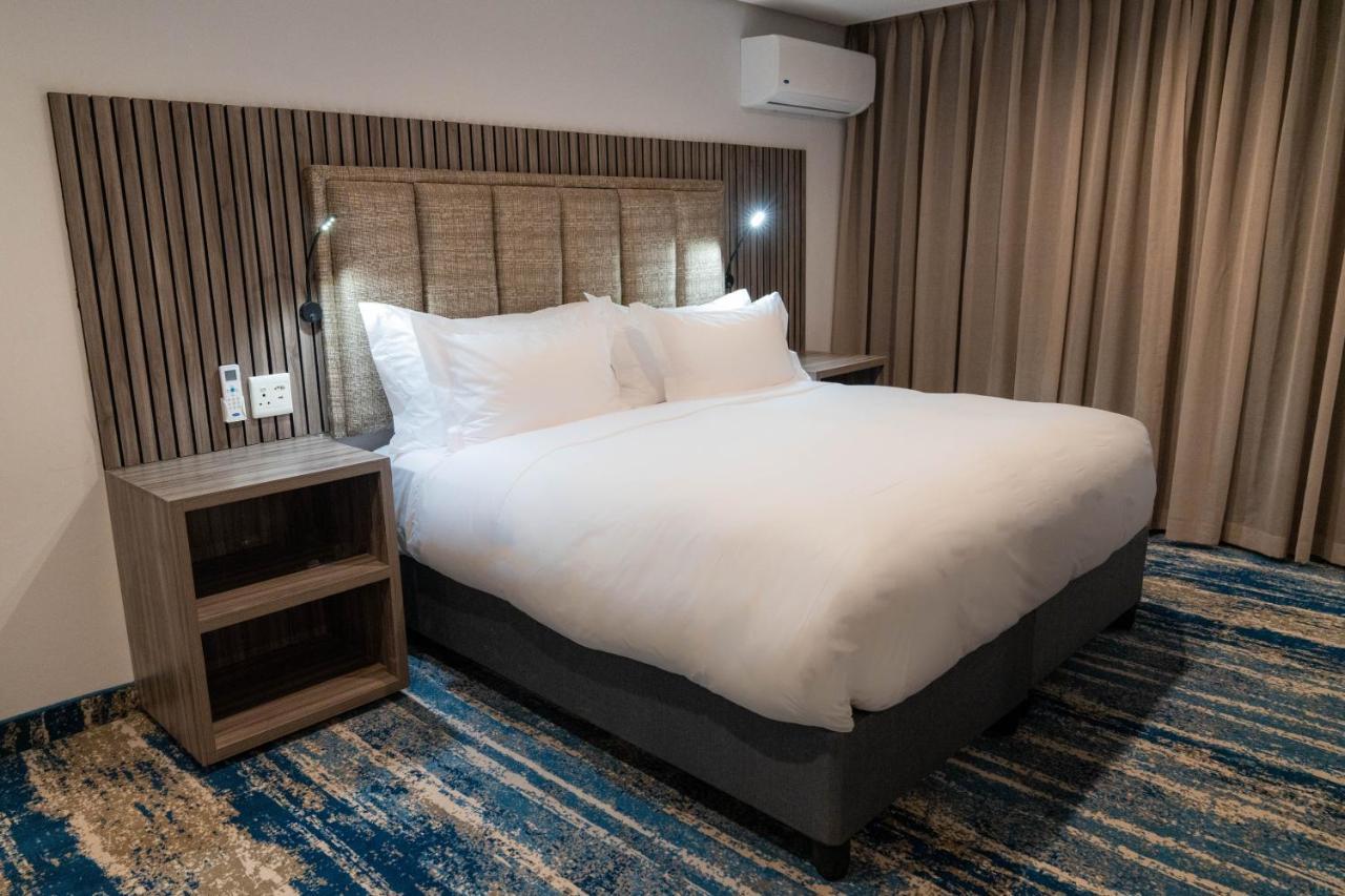 Zar Hotel Amanzimtoti Bagian luar foto