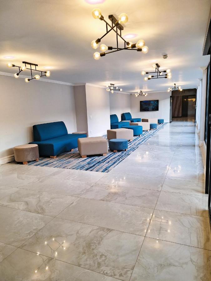 Zar Hotel Amanzimtoti Bagian luar foto